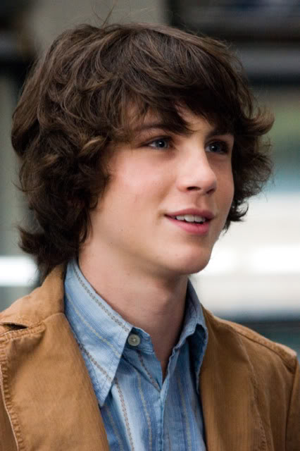 1x05 nιgнт of тнe coмeт - Página 8 Logan_lerman_1171982657-1