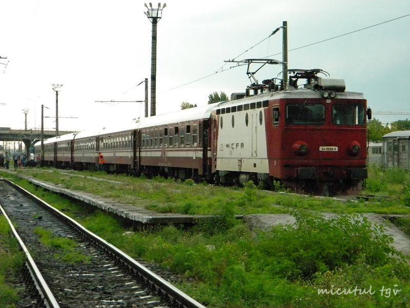 Locomotive clasa 44 DSCN2469
