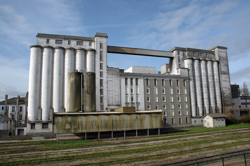 les silos de Verneuil L'Etang DSC_0008