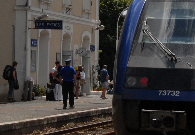 personnages - Quelles personnages Preiser pour les employés de la SNCF? Eysies2__012