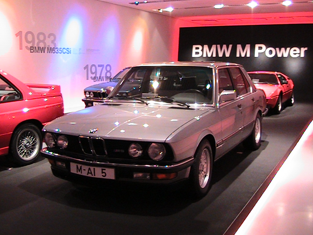 Visita Museu BMW Munique (tbm tem Rolls Royce)- set 2013 IMG_0294_zps50f0fa1e