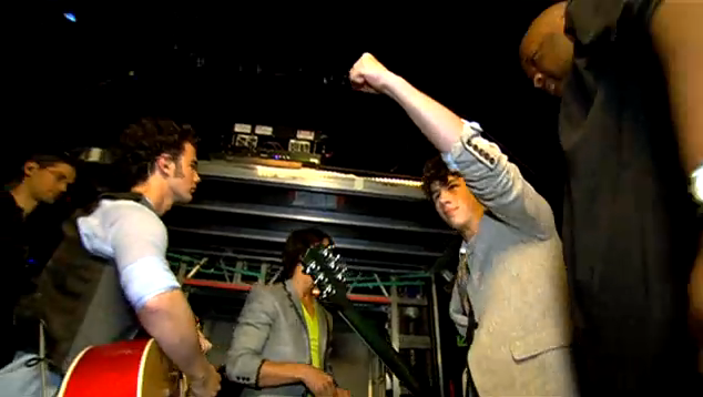 Capturas del video Tonight (: JONAS