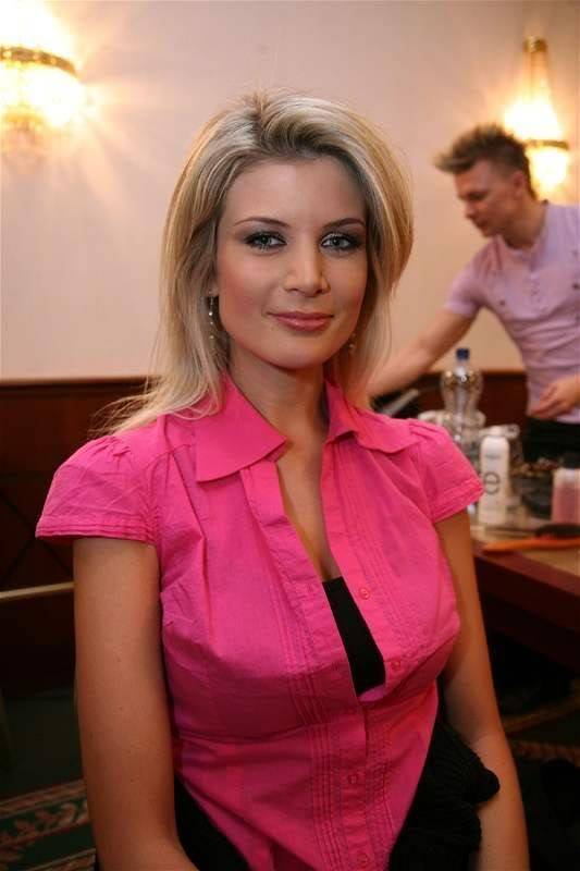 Èeská Miss 2009 - Iveta Lutovská (CZECH REPUBLIC 2009) Ivetacandids2