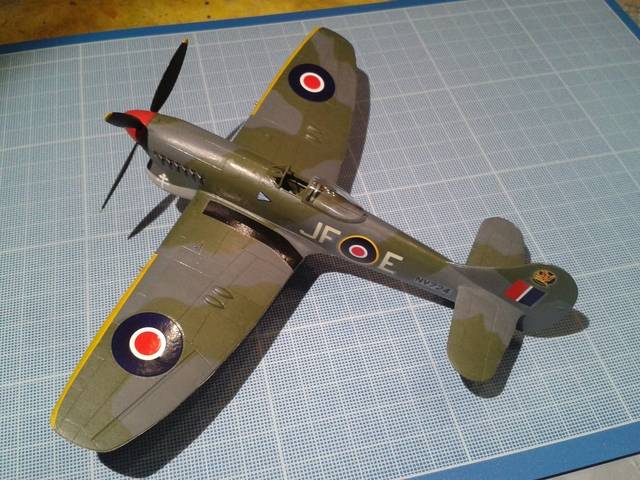 Hawker Tempest V - Clostermann [Academy; 1/72] MAJ 05/10/2015 Pose des décals 20151004_235227_zpsehseywat