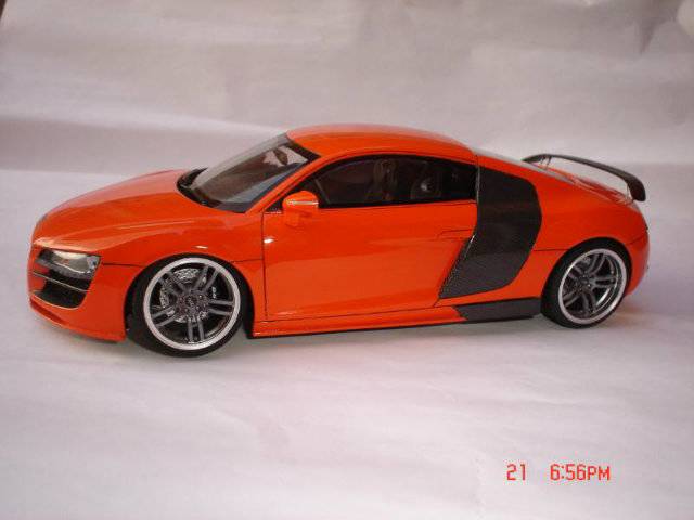 Revell Audi R8 DSC00169-1_zps45591bba