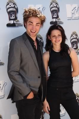 CAPTION THIS! - Page 2 Normal_rob_pattinson_mtv_008