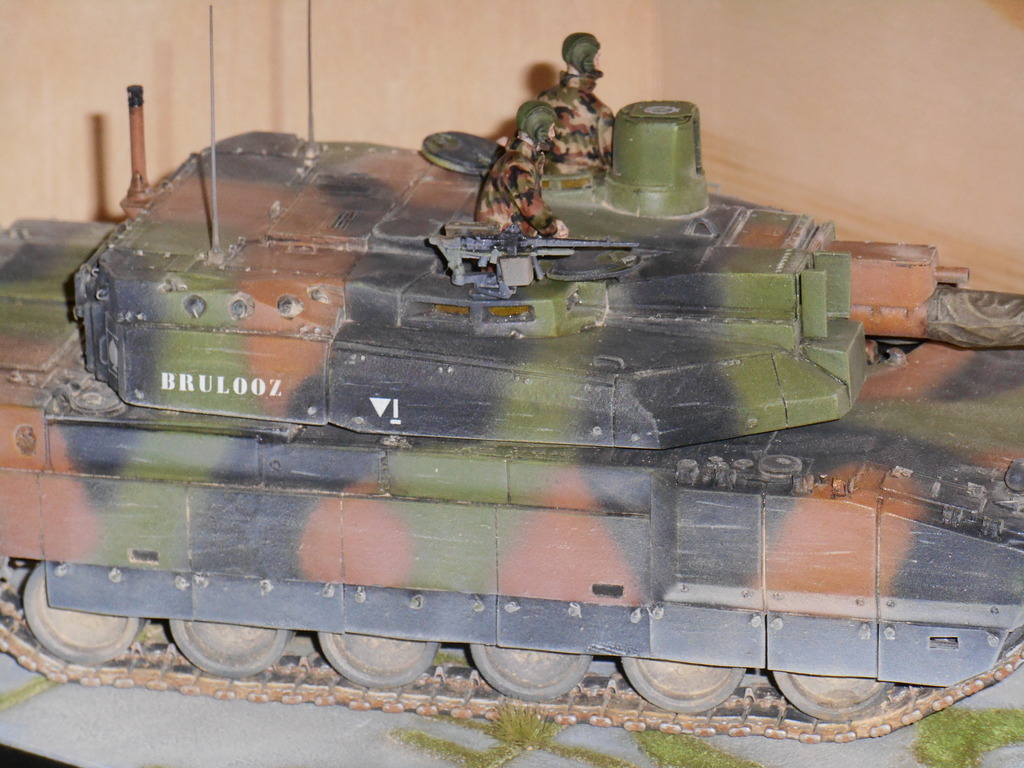 1/35 LECLERC T3 BRULOOZ (sur base Heller) - Page 2 DSCN1881_zpski2qzmek