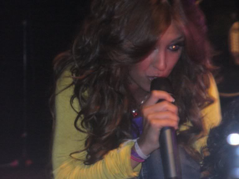 Galerie oficiala de poze Anahi din concerte 2 - Pagina 36 OgAAADJ5tzpY27tNoNbbdJaR6hw99BSm4LP