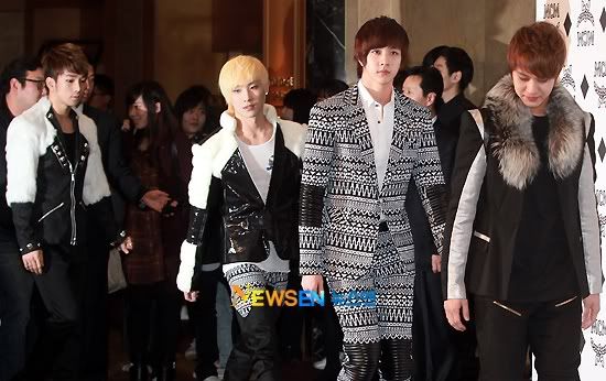 DBSK, SNSD, MBLAQ, Park Si Eun, Lee Yoon Mi. en el  MCM Fashion Show 2011 S/S Collection 7