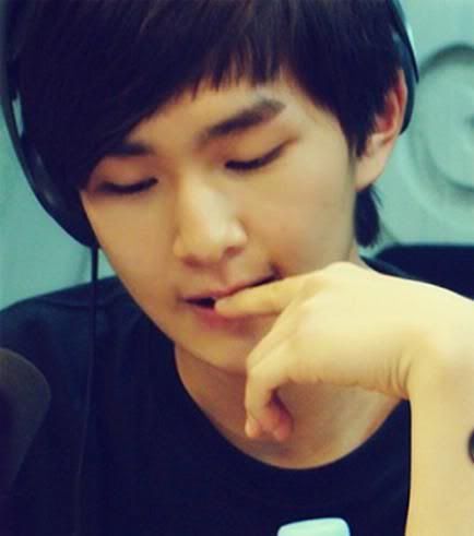 Sexy Onew pics ;D Onew-1