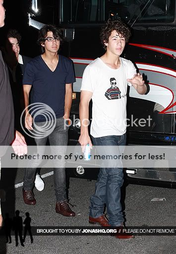 JB LLEGANDO A NY + "SYTYCD" JHQ080808002