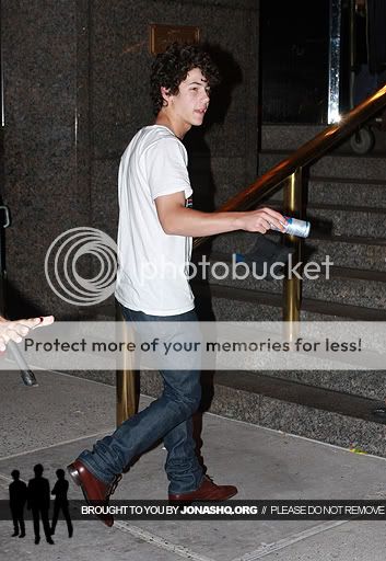 JB LLEGANDO A NY + "SYTYCD" JHQ080808006