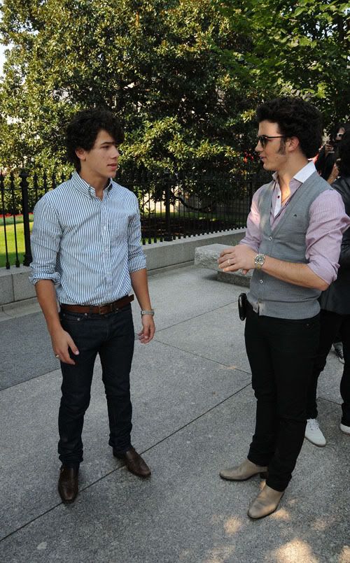 Visitando la casa blanca Jonas-brothers-white-house-8178-12