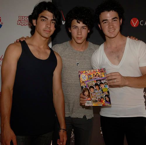 Photoshoots Popstar magazine Jonas_brothers_1218078773