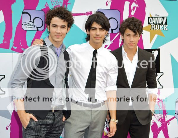 Promocionando Camp Rock en el Reino Unido Uk1