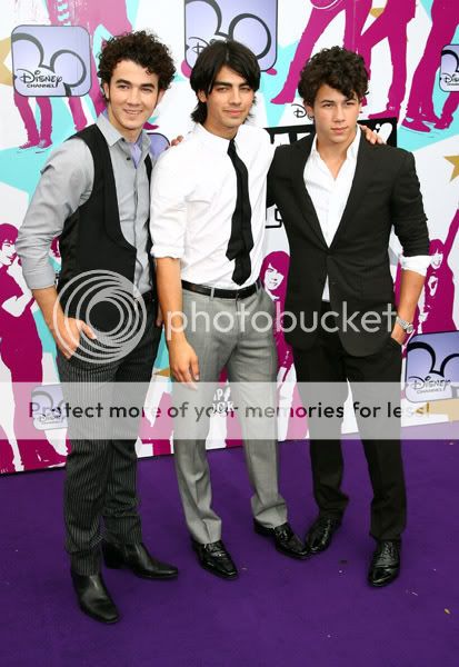 Promocionando Camp Rock en el Reino Unido Uk4