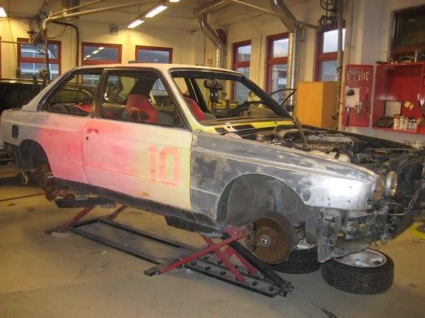 Prosjekt: 1988 BMW M3 Verksted