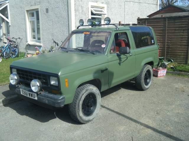 My motors.. the mk1 fez and the ford bronco DSCF3083