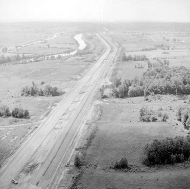 Les routes du Québec et du Canada : d'hier à aujourd'hui Autoroute%2015%201968%206