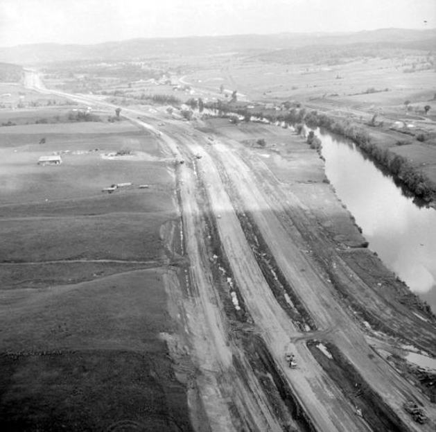 Les routes du Québec et du Canada : d'hier à aujourd'hui Autoroute%2015%201968%207