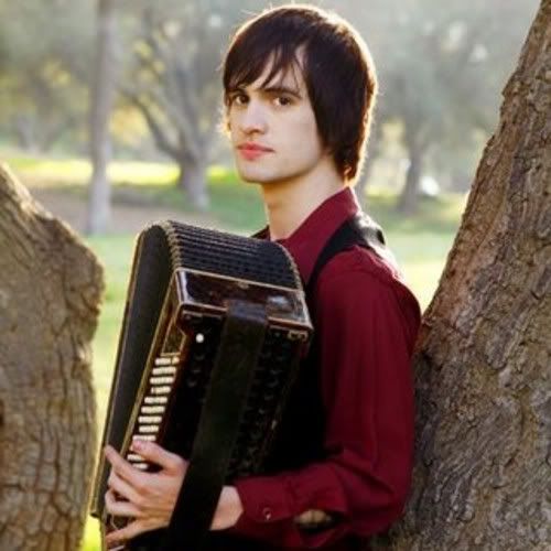 COMO PREFIERES A BRENDON?(su look) 1246312100694_f