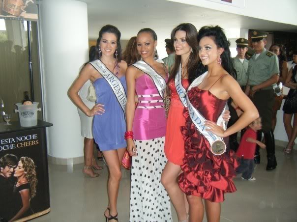 Reina Internacional del Cafe 2009 - (COLOMBIA won.) N52739861012519643841si4