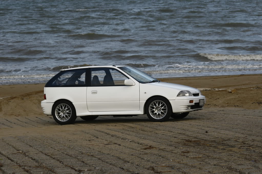 THANKS FOR THE INVITE! photo thread..whiteGTi goes to the beach, shopping, and delivers some stuff _MG_6042