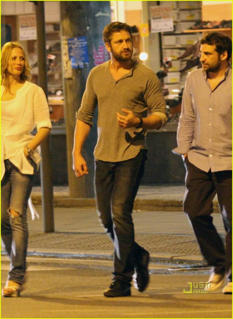 Gerry and Belgrade Nightlife etc. - Page 2 Gerard-butler-kissing-blonde-16