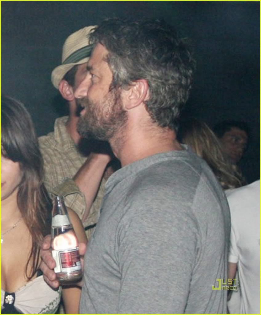 Gerry and Belgrade Nightlife etc. - Page 2 Gerard-butler-kissing-blonde-17