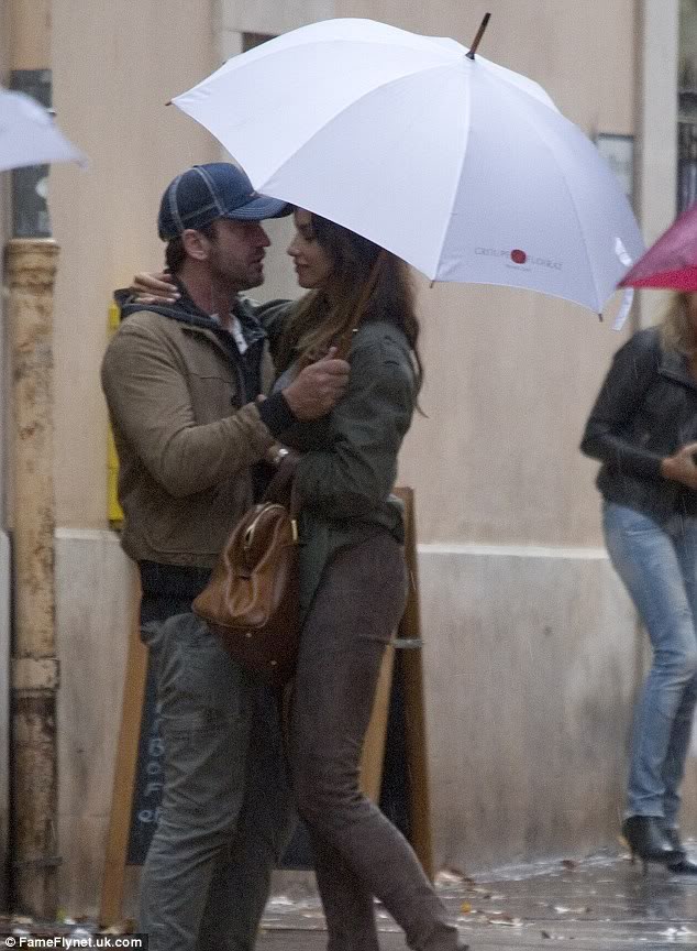 New Couple - Gerard Butler & Madalina Ghenea GBandMGFrance3