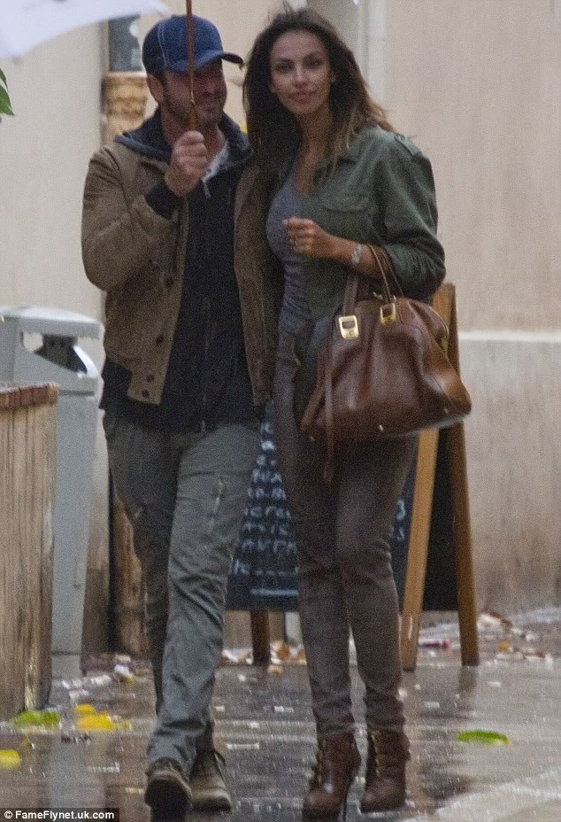 New Couple - Gerard Butler & Madalina Ghenea GBandMGFrance5