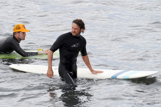 Malibu Surfing Lessons 26 August Gerard-Butler-Surf-Lessons-Ocean-Home-Malibu-CA-08262011-03