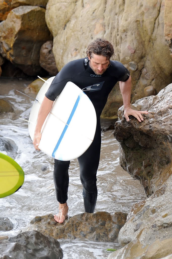 Malibu Surfing Lessons 26 August Gerard-Butler-Surf-Lessons-Ocean-Home-Malibu-CA-08262011-08