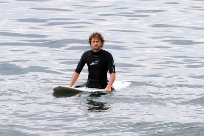 Malibu Surfing Lessons 26 August Gerard-Butler-Surf-Lessons-Ocean-Home-Malibu-CA-08262011-12