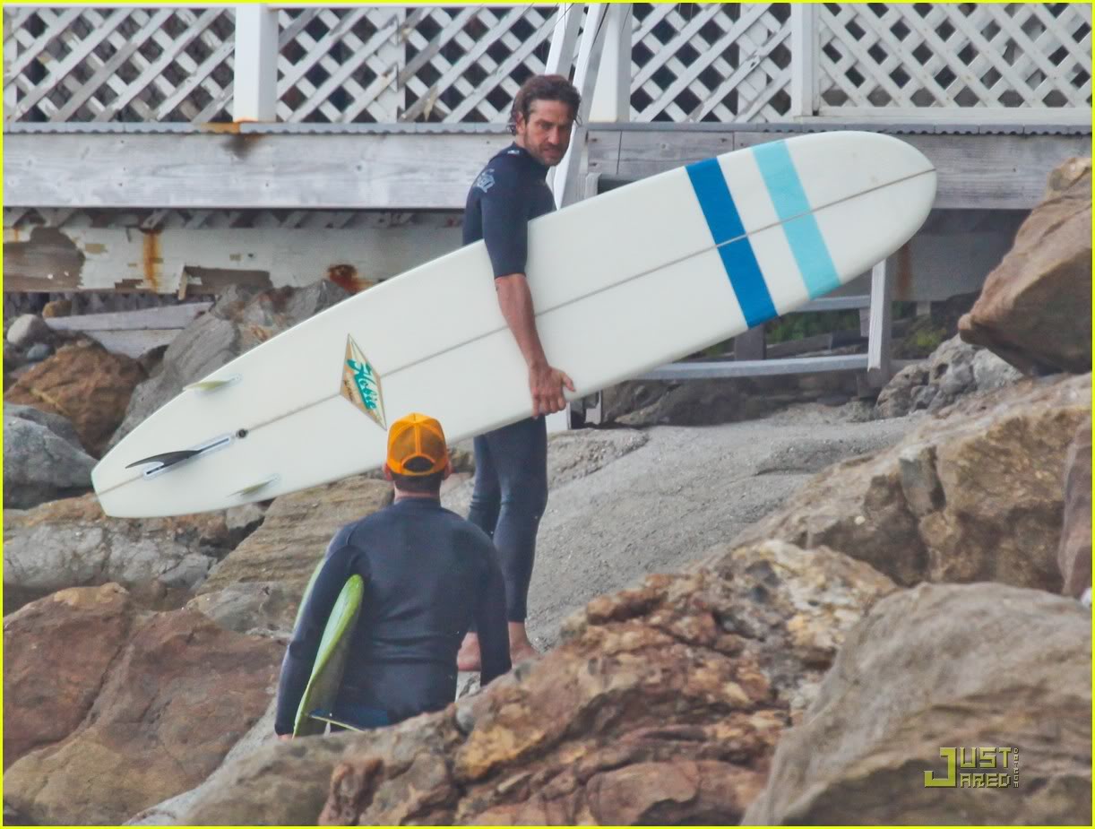 Malibu Surfing Lessons 26 August Gerard-butler-surfing-lessons-shower-03