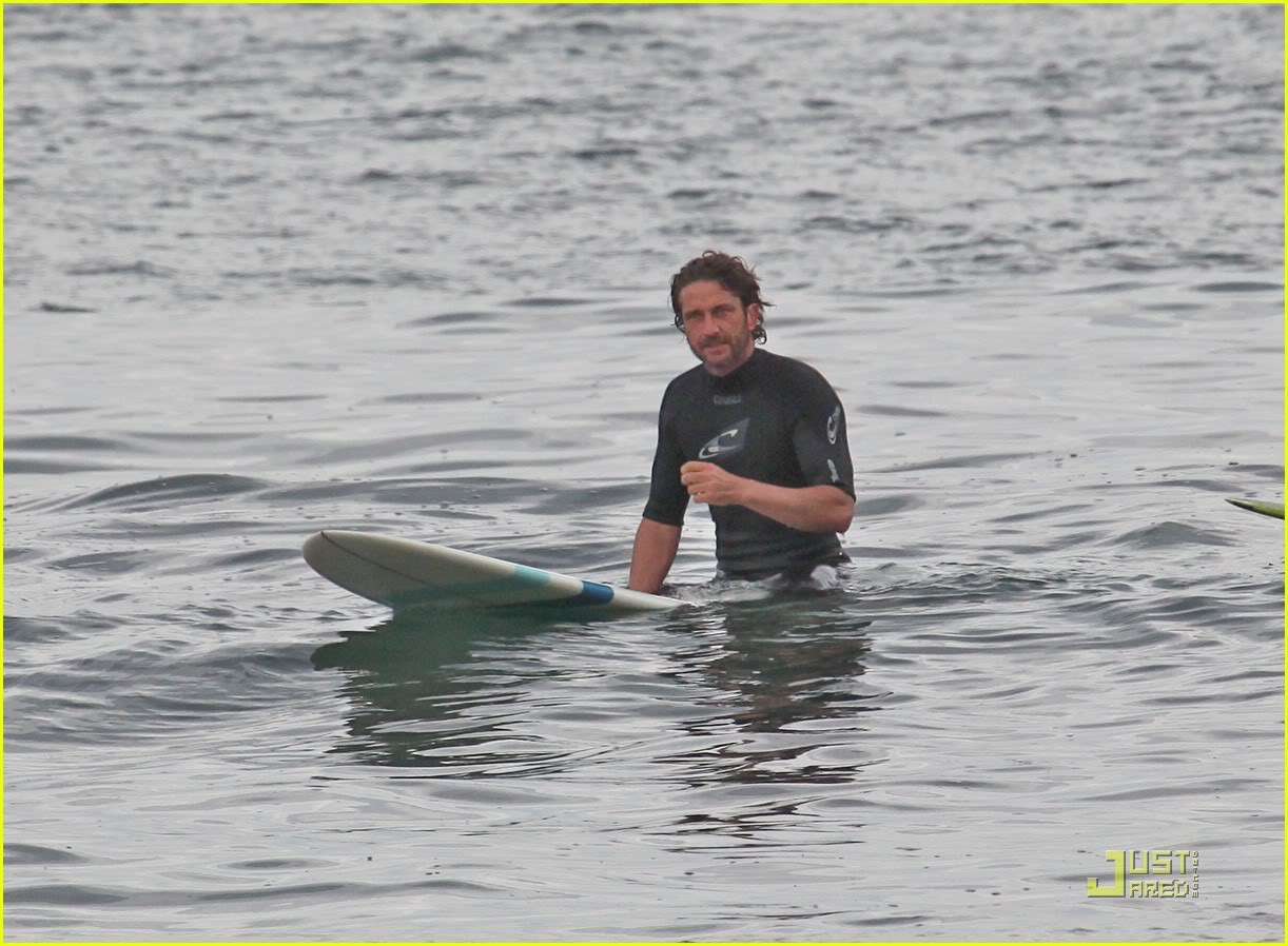 Malibu Surfing Lessons 26 August Gerard-butler-surfing-lessons-shower-10