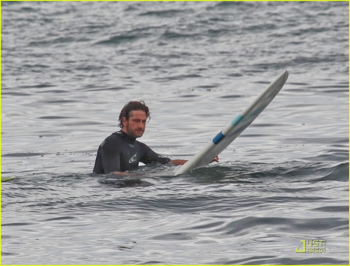 Malibu Surfing Lessons 26 August Gerard-butler-surfing-lessons-shower-11