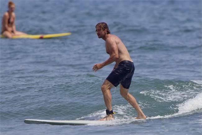 Maui Surfer June 2011 Gerard-butler-spy4