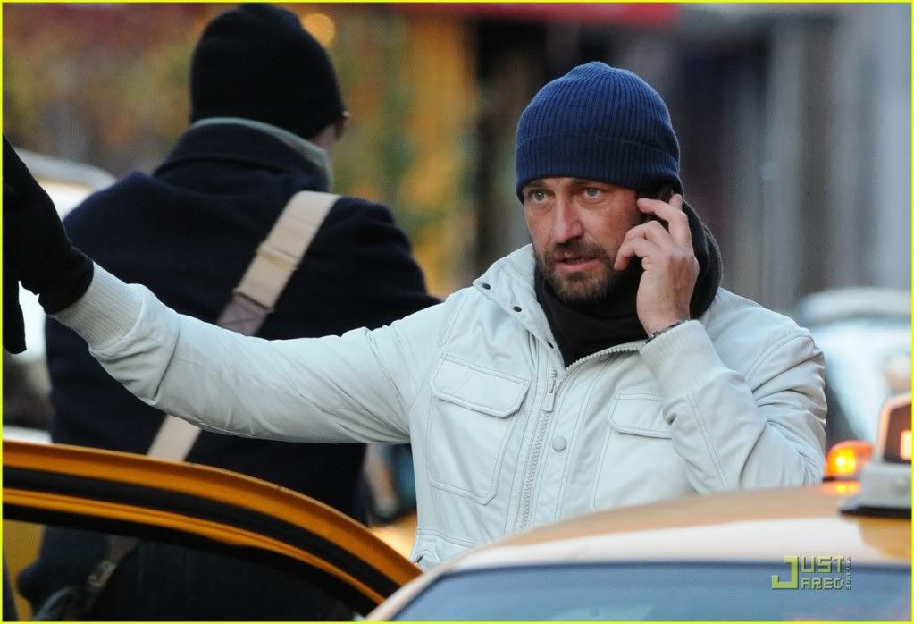 On the Run in NYC - 09 Dec 10 Gerard-butler-on-the-run-ny-02