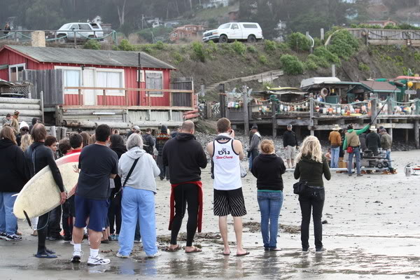 'Chasing Mavericks' Filming October 2011 - Page 2 24aa88d79717798000326314f17f4c53