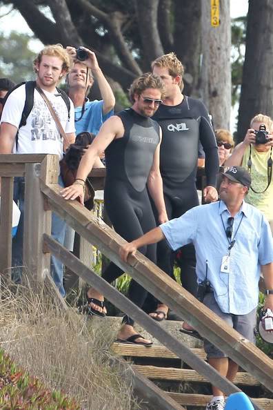 'Chasing Mavericks' Filming October 2011 GreetsFansSantazxW08Tq4Dn-l