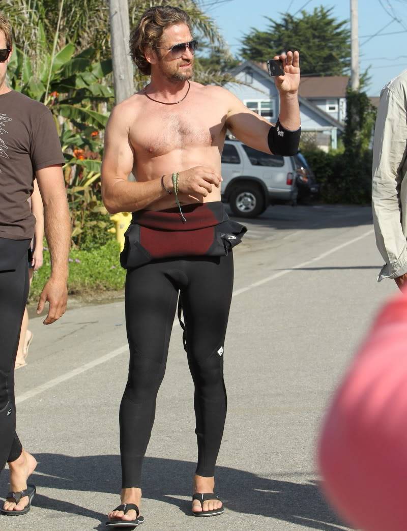 'Chasing Mavericks' Filming October 2011 - Page 2 Fp_8022827_butler_gerard_fp2_07_19