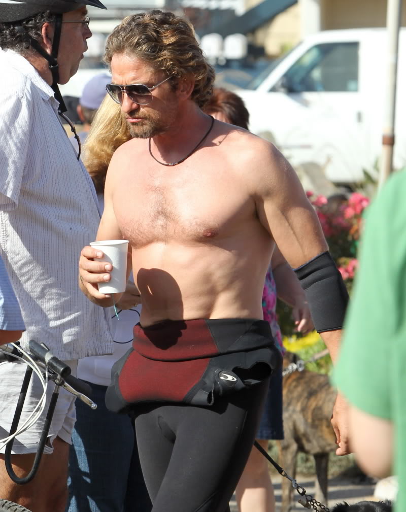 'Chasing Mavericks' Filming October 2011 - Page 2 Fp_8022831_butler_gerard_fp2_11_19