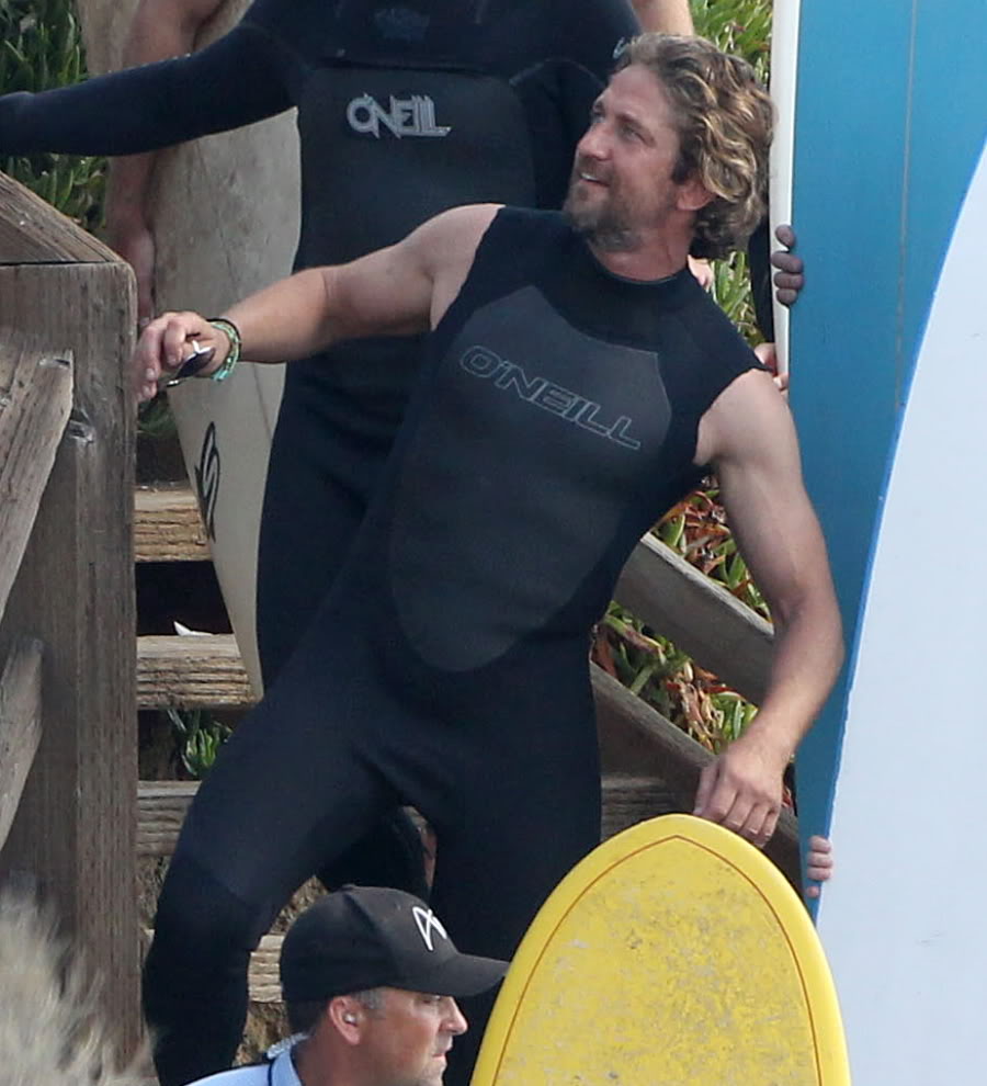 'Chasing Mavericks' Filming October 2011 - Page 2 Fp_8022836_butler_gerard_fp2_16_19