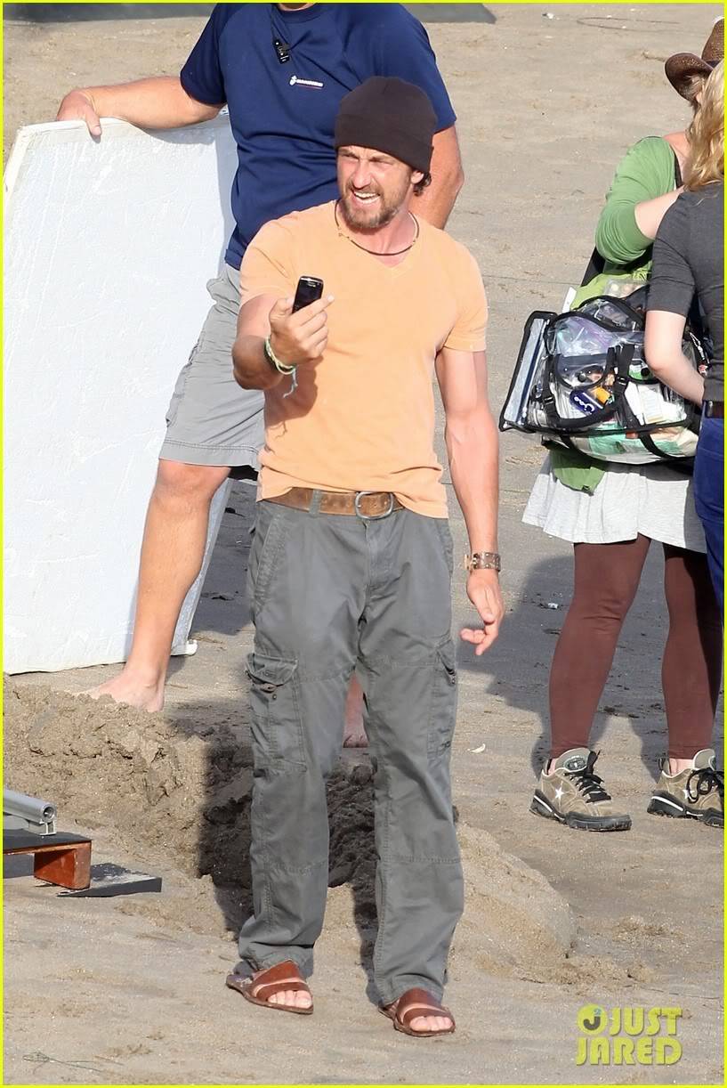 'Chasing Mavericks' Filming October 2011 Gerard-butler-watches-waves-14