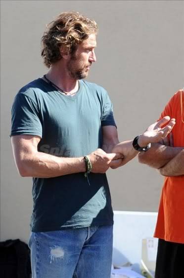 'Chasing Mavericks' Filming October 2011 - Page 2 Spl325321_006-wm900-372x560