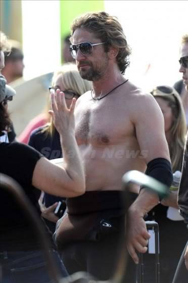 'Chasing Mavericks' Filming October 2011 - Page 2 Spl325377_022-wm900-372x560