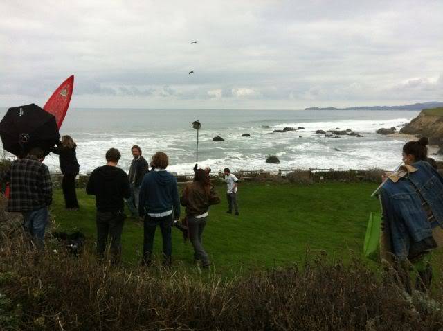 'Chasing Mavericks' Filming October 2011 - Page 3 Yxddp