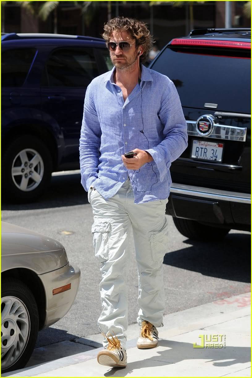 Office Appointment 24 August 2011 Gerard-butler-office-building-beverly-hills-04