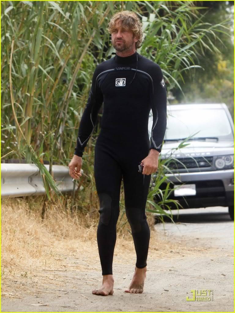 Wetsuitting it Up - 26 Jun 11 Gerard-butler-wetsuit-02